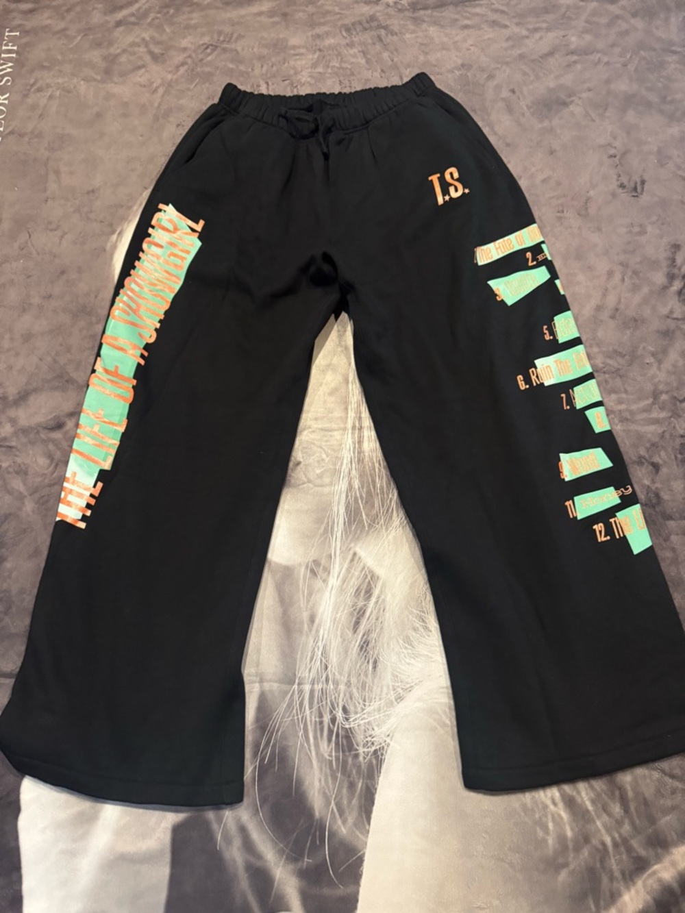 Taylor swift- THE LIFE OF A SHOWGIRL TRACKLIST BLACK SWEATPANTS